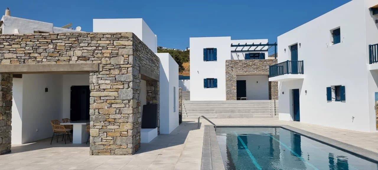 Sea View Maisonette for Sale in Aspro Chorio, Paros – Exceptional Condition & Boutique Island Living - Image 1