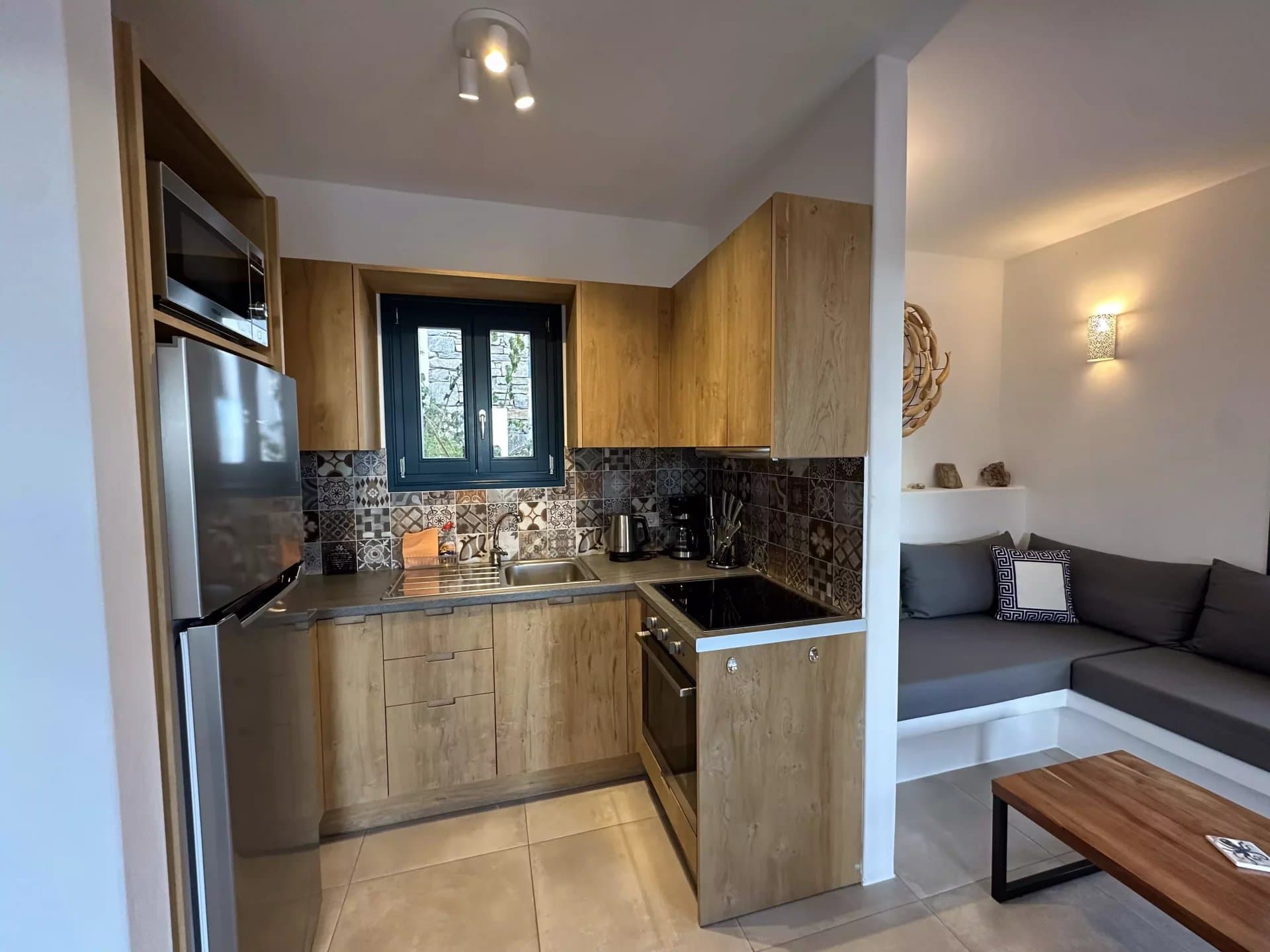 Charming Sea-View Maisonette in Aspro Chorio, Paros - Image 9