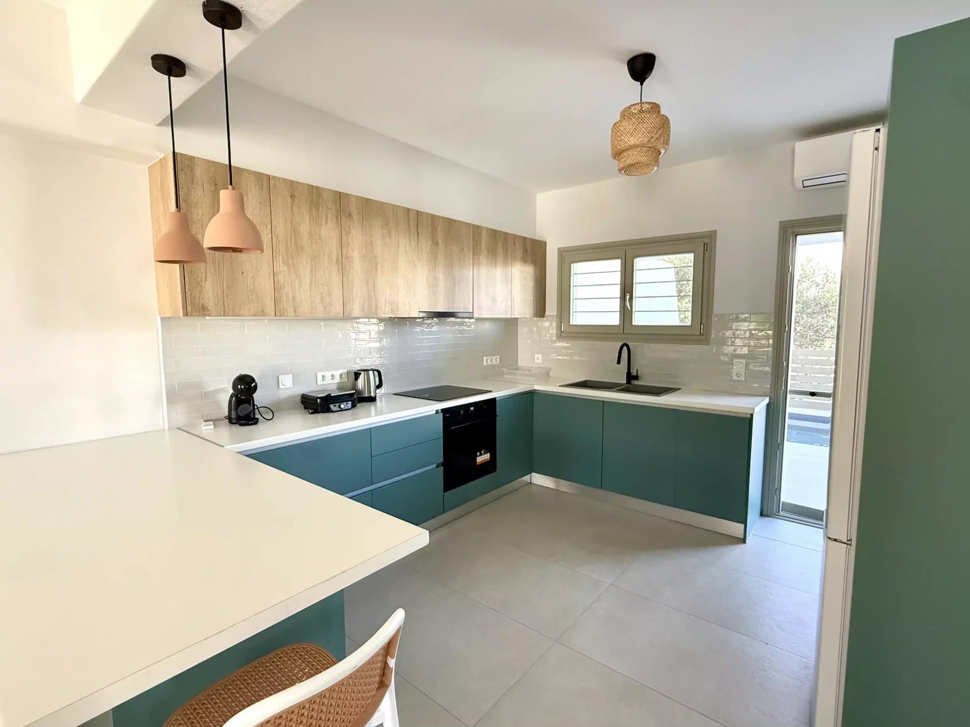 Elegant Coastal Home for Sale in Piso Aliki – Just Steps from the Sea – Paros - Image 7