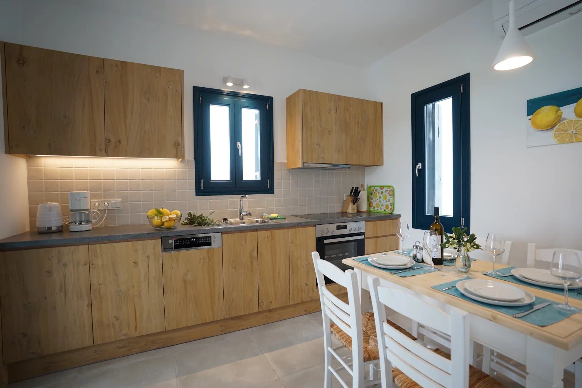 Sea View Maisonette for Sale in Aspro Chorio, Paros – Exceptional Condition & Boutique Island Living - Image 7