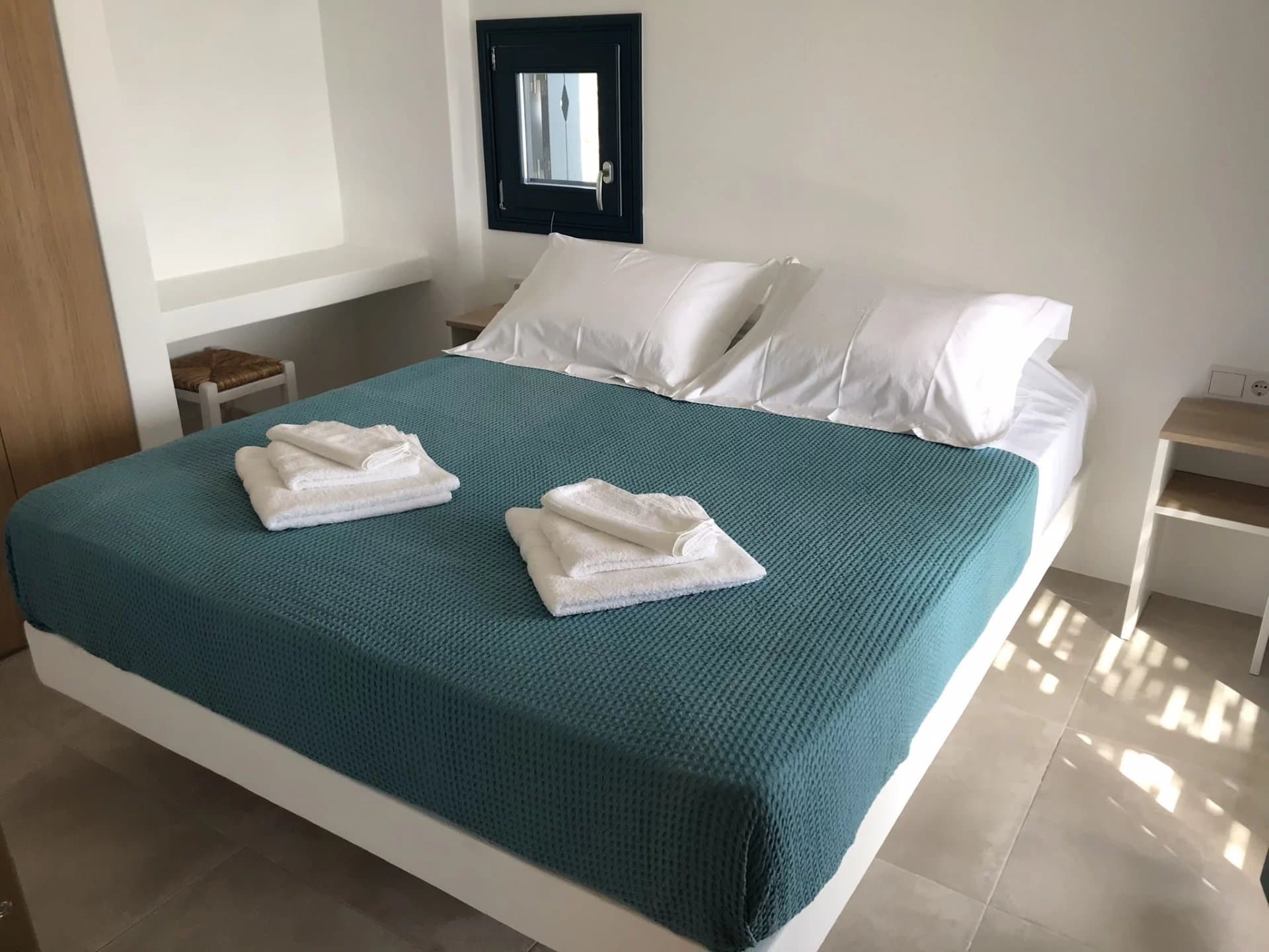 Sea View Maisonette for Sale in Aspro Chorio, Paros – Exceptional Condition & Boutique Island Living - Image 10