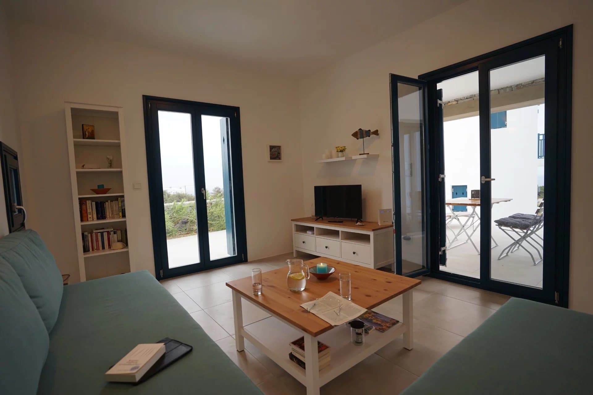 Sea View Maisonette for Sale in Aspro Chorio, Paros – Exceptional Condition & Boutique Island Living - Image 4